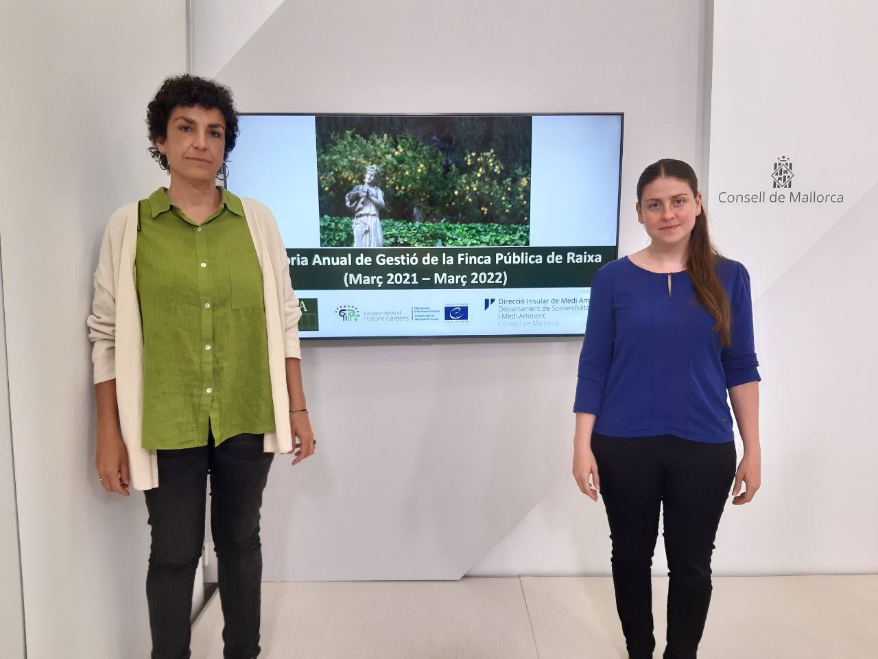 Inmaculada Férriz, directora insular de Medi Ambient, y Aurora Ribot, vicepresidenta del Consell de Mallorca y consellera de Sostenibilitat i Medi Ambient.